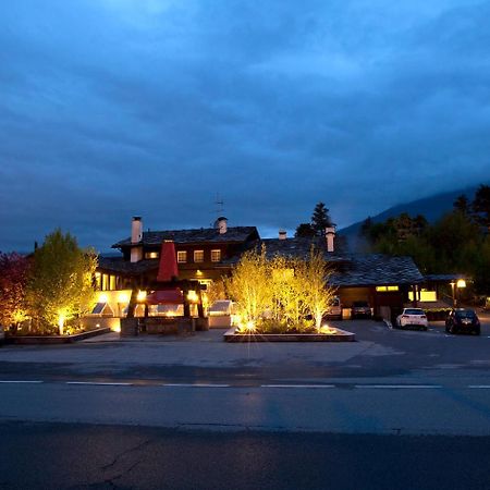 Hotel Village Pollein Exterior photo